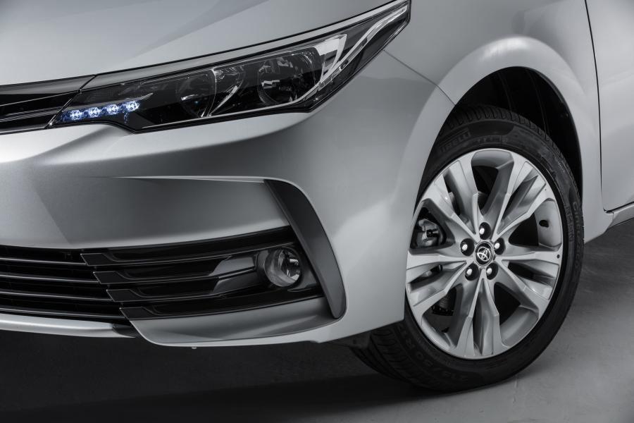 Детали экстерьера Toyota Corolla XEi 2017 года  (LA) (фото 12 из 23)